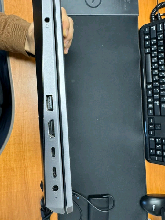 HP 전문가용 노트북 15인치 i7 32GB RAM 이미지