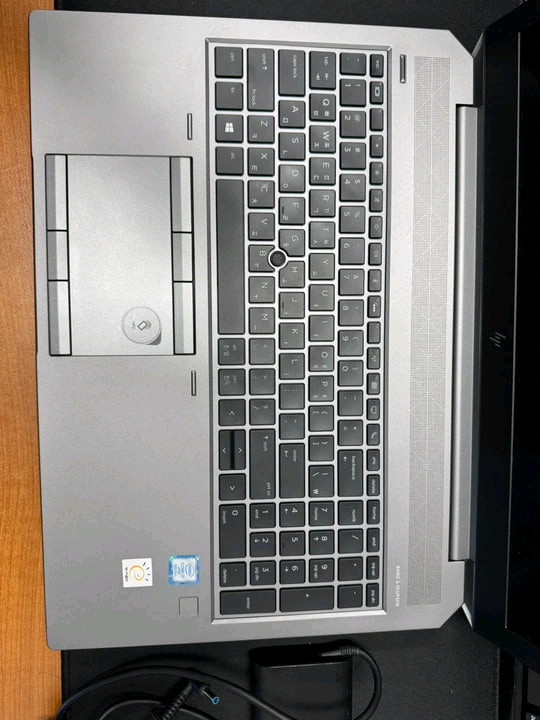 HP 전문가용 노트북 15인치 i7 32GB RAM 이미지