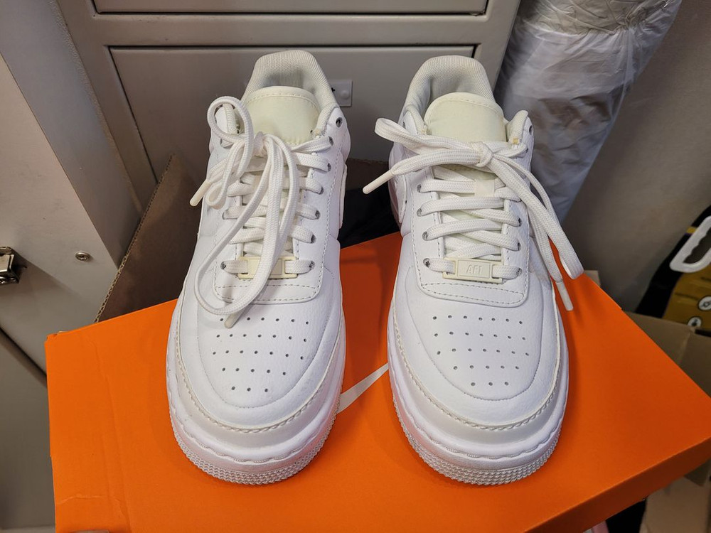 나이키 우먼 에어포스 1 제스터 올 화이트 240mm 이미지