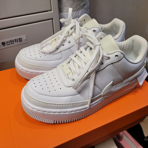 나이키 우먼 에어포스 1 제스터 올 화이트 240mm 이미지