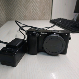 소니 a6000 바디만(배터리,sd카드 포함)