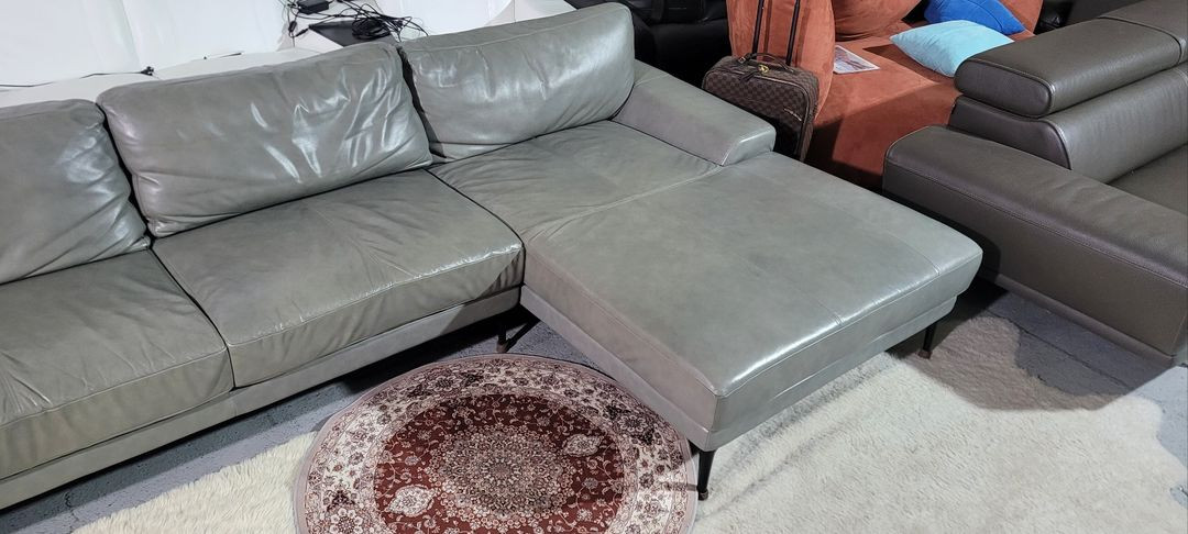 까사미아 콜트 천연가죽 4인 카우치 소파 이미지