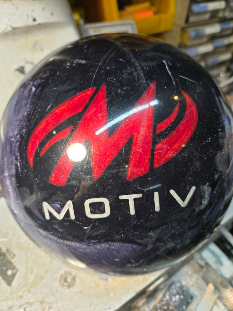 볼링공 자칼14 이미지