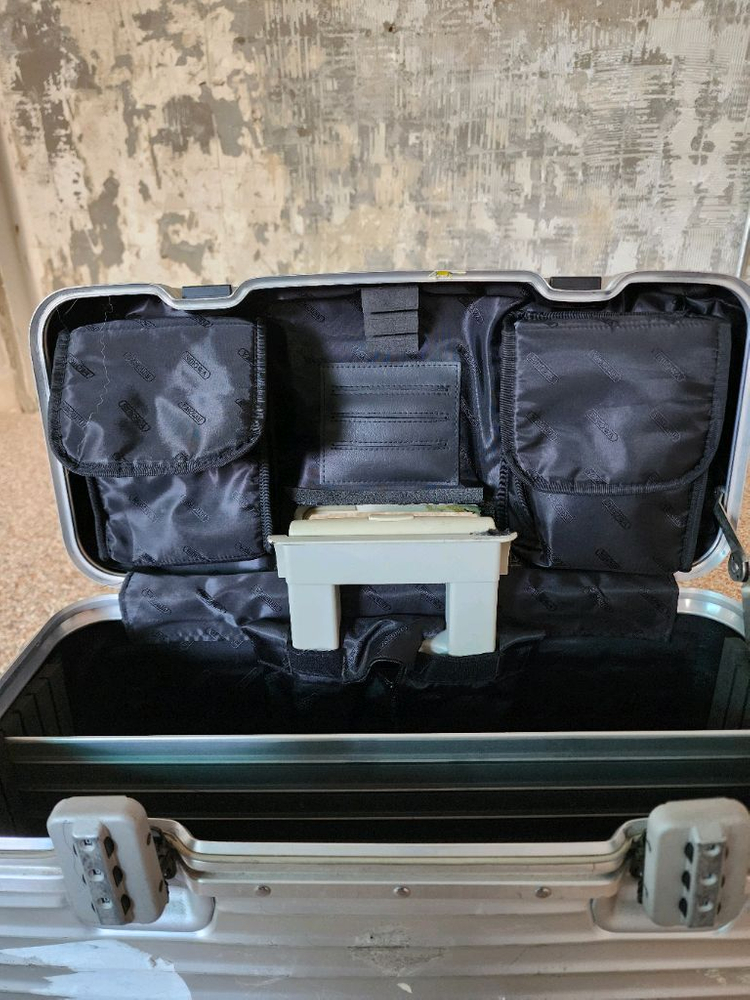 RIMOWA 실버 알루미늄 파일럿 캐리어 빈티지 이미지