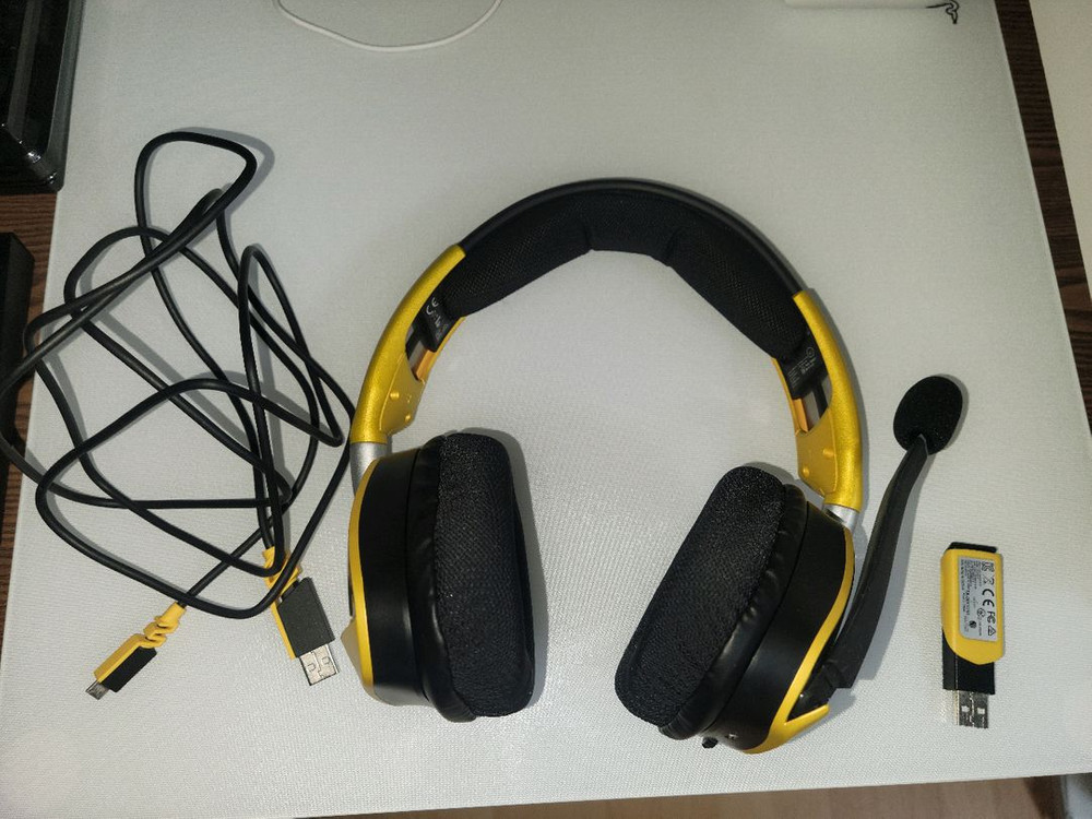 커세어 보이드 프로 RGB SE 무선 게이밍 헤드셋 이미지