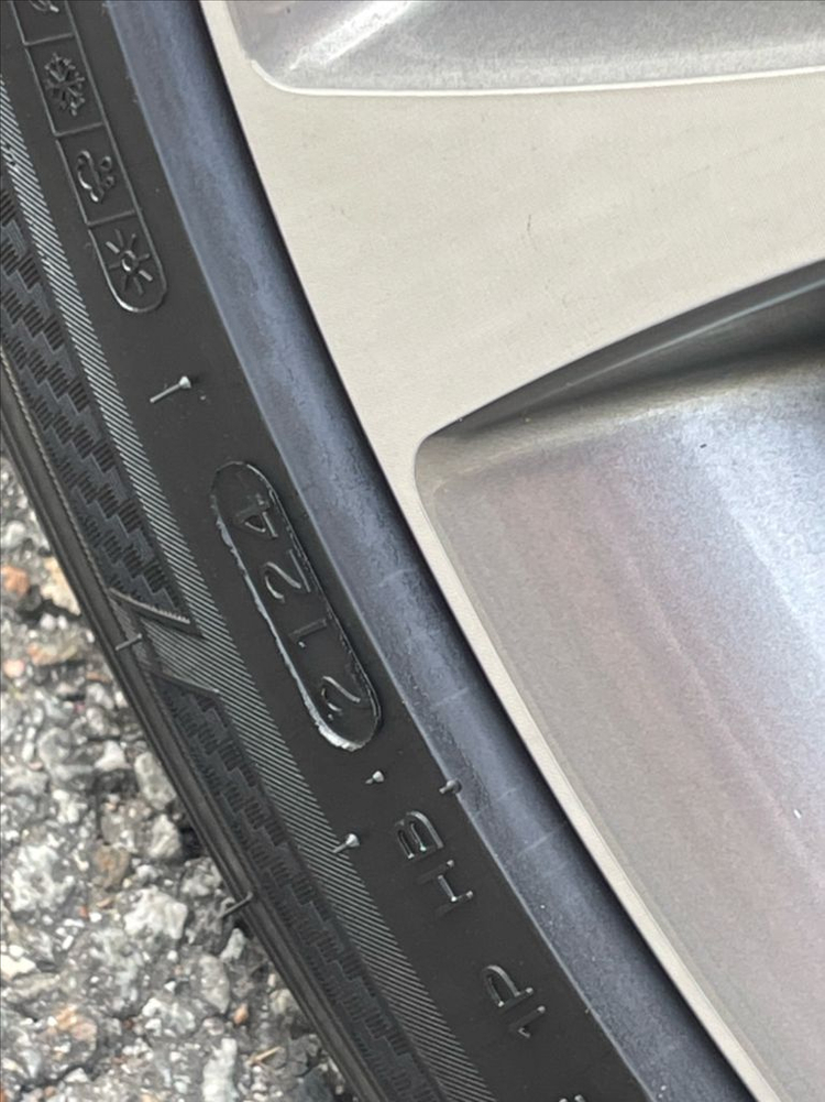 한국타이어 키너지ST 245 45 18 타이어 이미지