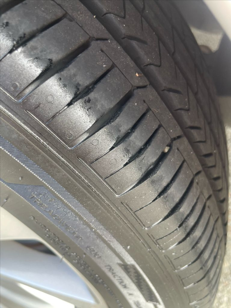 한국타이어 키너지ST 245 45 18 타이어 이미지