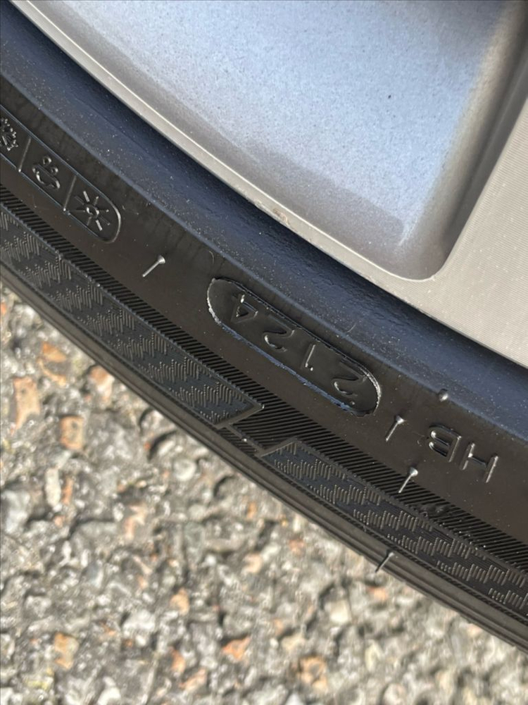 한국타이어 키너지ST 245 45 18 타이어 이미지