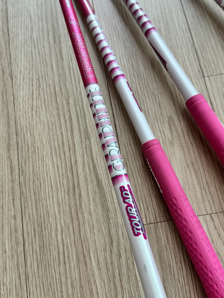 테일러메이드 P790 여성용 핑크 아이언 세트 이미지