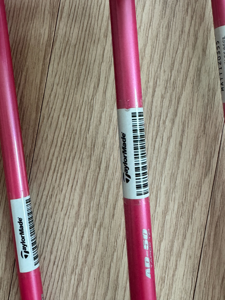 테일러메이드 P790 여성용 핑크 아이언 세트 이미지