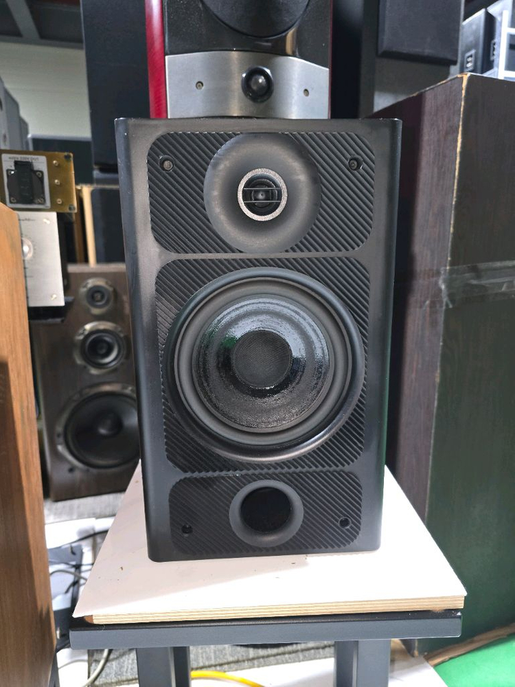 Focal JM Lab symbol I 북쉘프 스피커 이미지