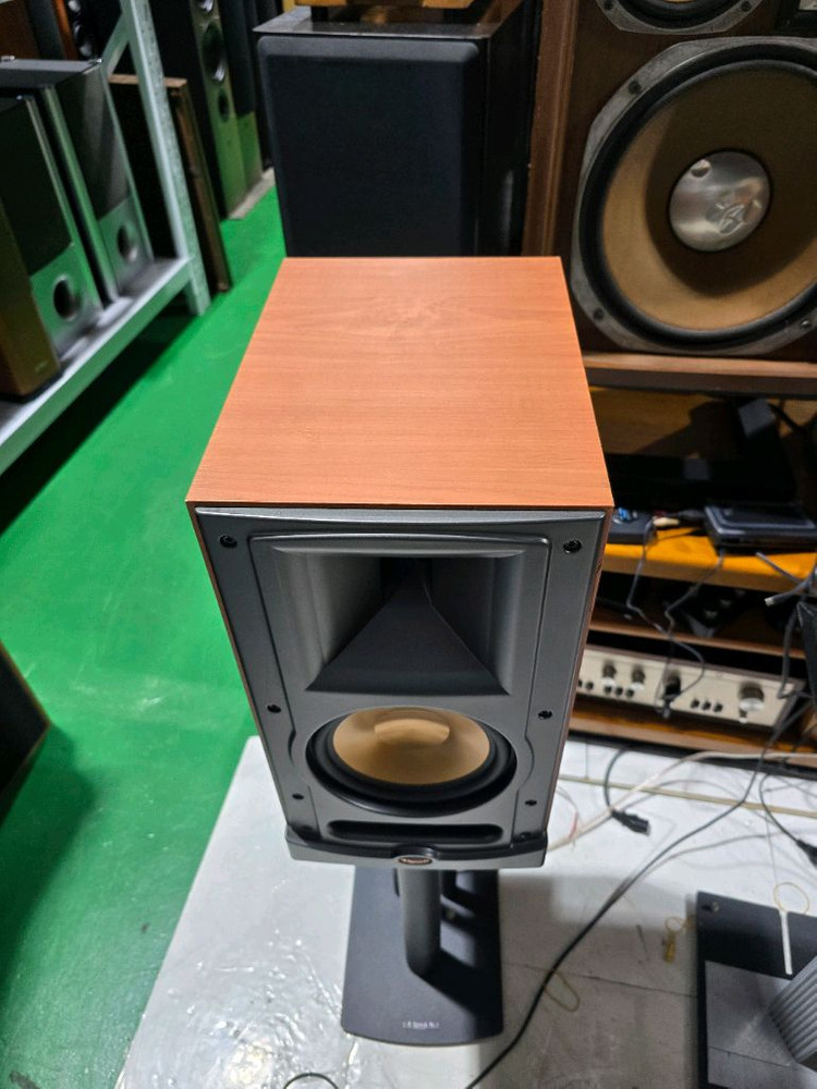 KLIPSCH RB-61 레퍼런스 IV Cherry 북쉘프 스피커 이미지