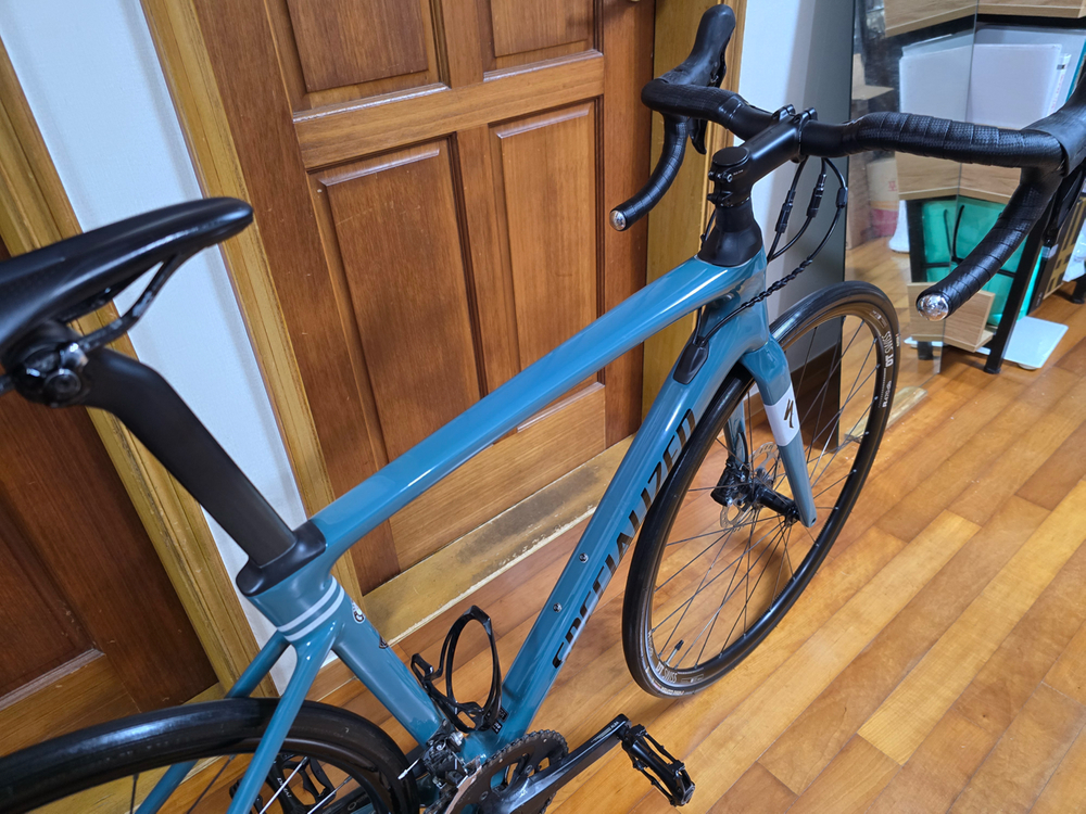 스페셜라이즈드 루베 스포츠 105 디스크 풀카본 로드 자전거 이미지