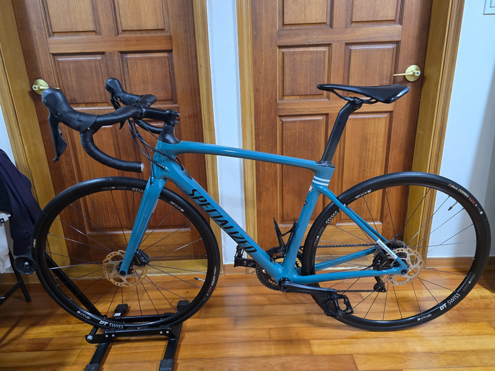 스페셜라이즈드 루베 스포츠 105 디스크 풀카본 로드 자전거 이미지