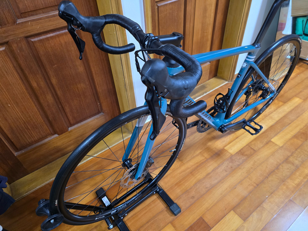 스페셜라이즈드 루베 스포츠 105 디스크 풀카본 로드 자전거 이미지