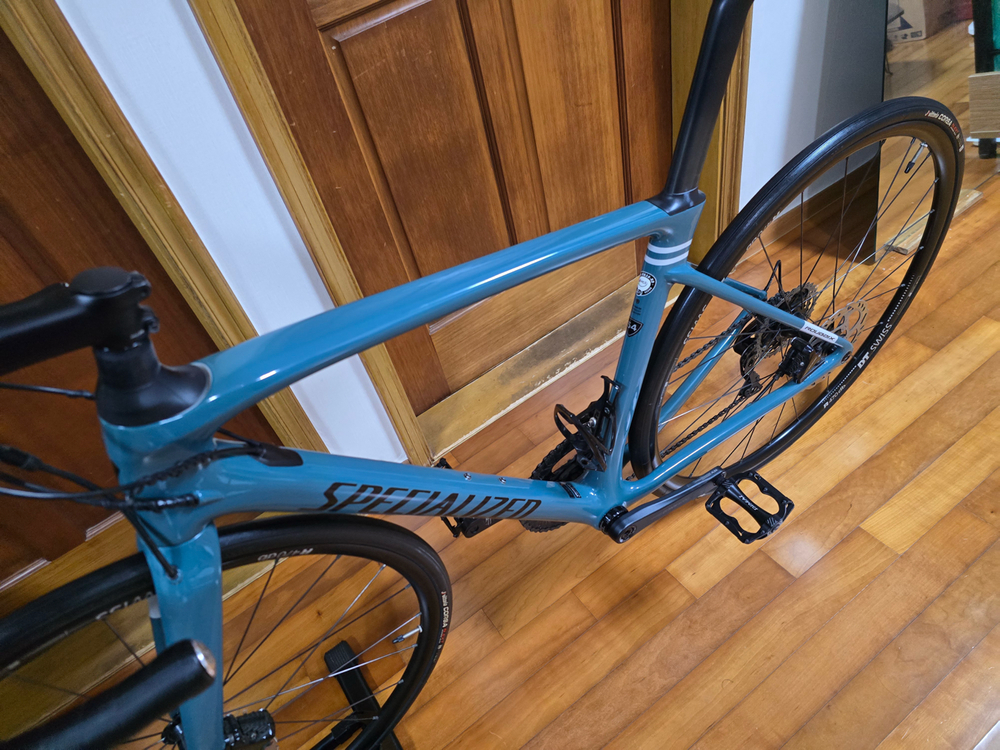 스페셜라이즈드 루베 스포츠 105 디스크 풀카본 로드 자전거 이미지