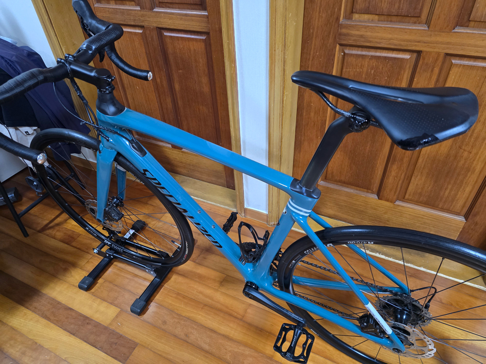 스페셜라이즈드 루베 스포츠 105 디스크 풀카본 로드 자전거 이미지