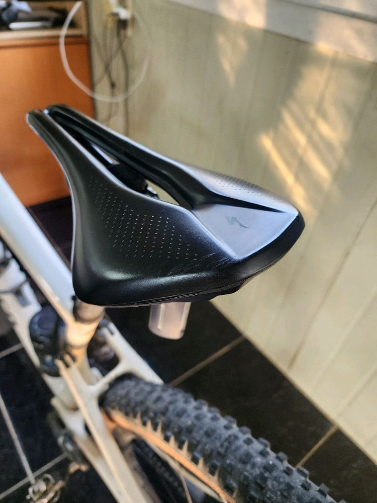 풀카본 MTB 자전거 이미지