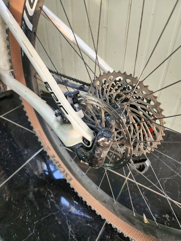 풀카본 MTB 자전거 이미지