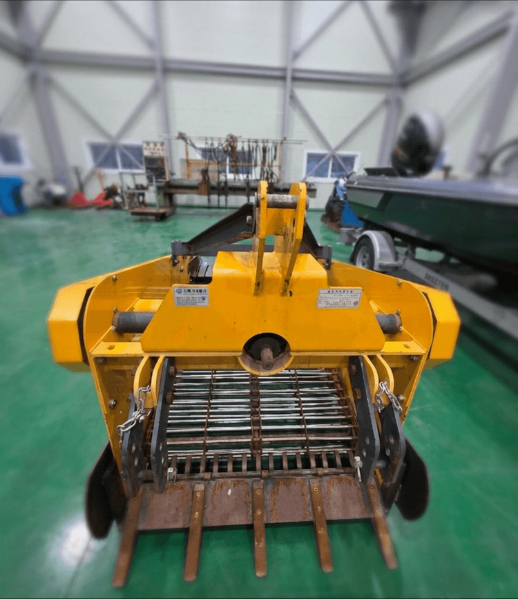 트랙터용 땅속 작물(뿌리 약초류) 수확기 (두루기계) 판매합니다. 이미지