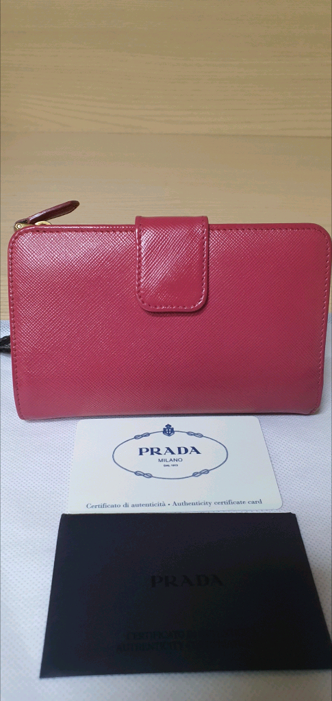 프라다 사피아노 반지갑 핑크 정품A급(보증서O)구찌프라다루이비통디올고야드샤넬셀린느보테가생로랑발렌시아가버버리가방 이미지