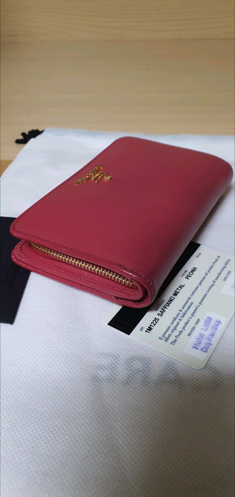 프라다 사피아노 반지갑 핑크 정품A급(보증서O)구찌프라다루이비통디올고야드샤넬셀린느보테가생로랑발렌시아가버버리가방 이미지