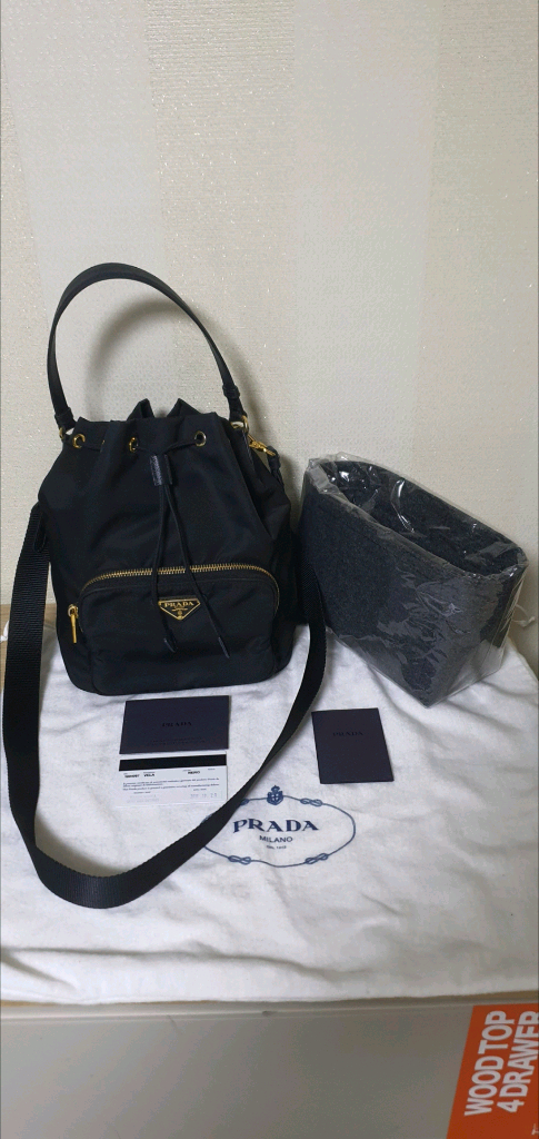 프라다 버킷백 라지 크로스백/숄더백 정품A급(보증서O)구찌루이비통디올고야드샤넬셀린느보테가생로랑발렌시아가버버리가방 이미지