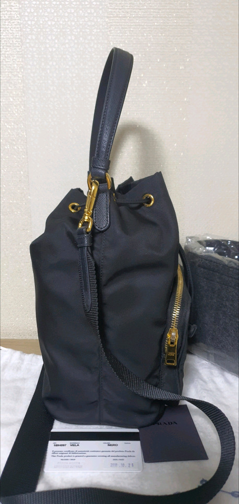 프라다 버킷백 라지 크로스백/숄더백 정품A급(보증서O)구찌루이비통디올고야드샤넬셀린느보테가생로랑발렌시아가버버리가방 이미지