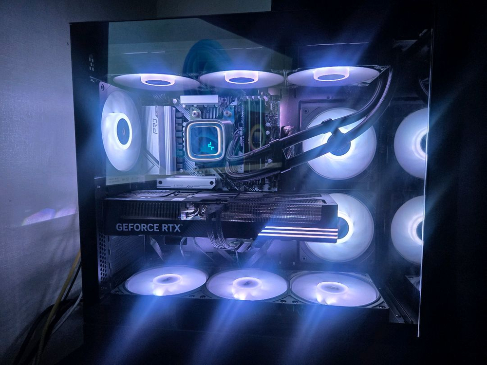 라이젠 7800X3D RTX 5070 32G 1TB 게이밍 컴퓨터 본체 이미지