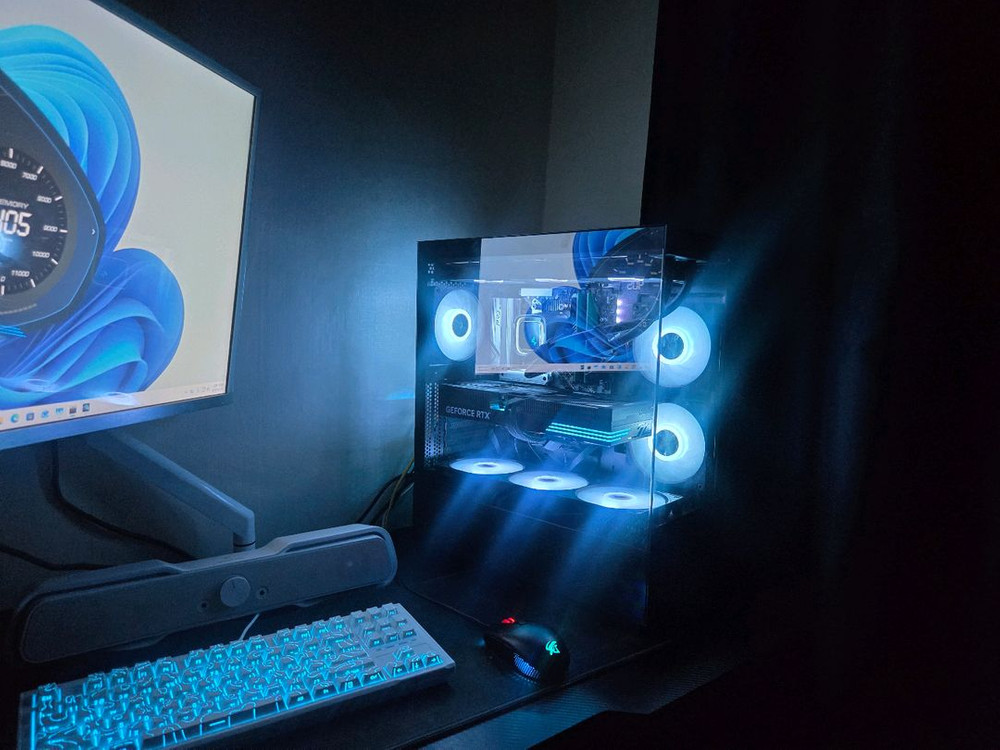 라이젠 7800X3D RTX 5070 32G 1TB 게이밍 컴퓨터 본체 이미지