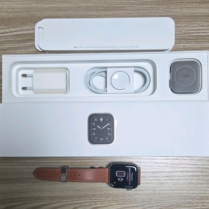 애플워치 5 티타늄 셀룰러 44mm 배터리 98% 이미지