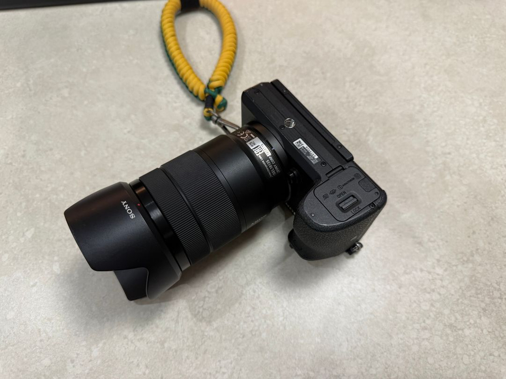 소니 A6500 + SEL18135 미러리스 카메라 키트 판매합니다. 이미지