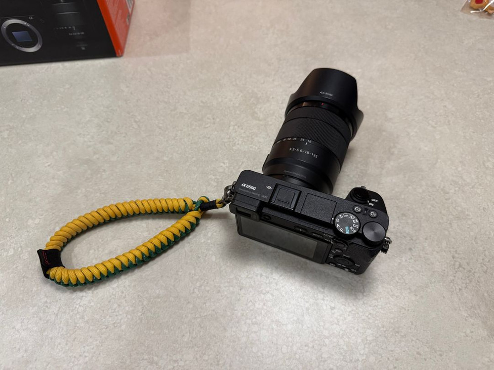 소니 A6500 + SEL18135 미러리스 카메라 키트 판매합니다. 이미지