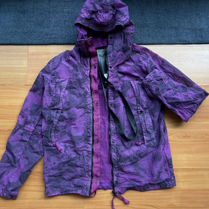 라르디니 수트 볼리올리 네맨 스톤아일랜드 몽클레어 톰브라운 프라다 이미지