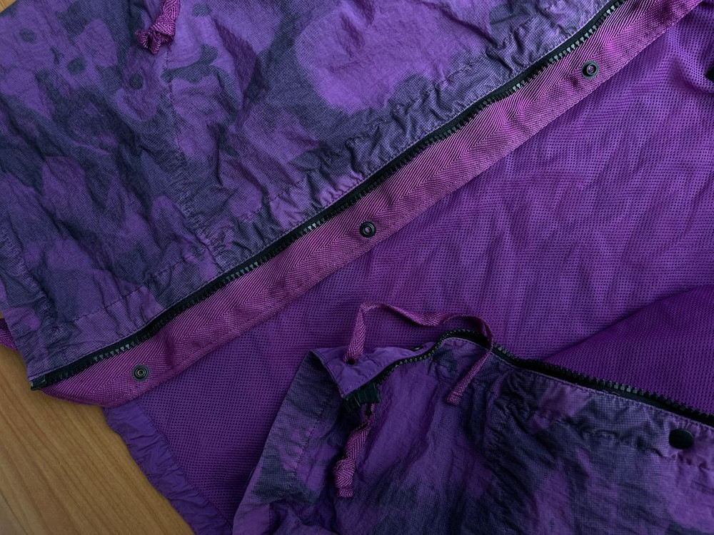 라르디니 수트 볼리올리 네맨 스톤아일랜드 몽클레어 톰브라운 프라다 이미지