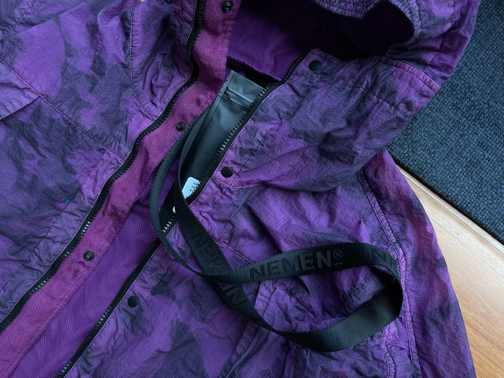 라르디니 수트 볼리올리 네맨 스톤아일랜드 몽클레어 톰브라운 프라다 이미지