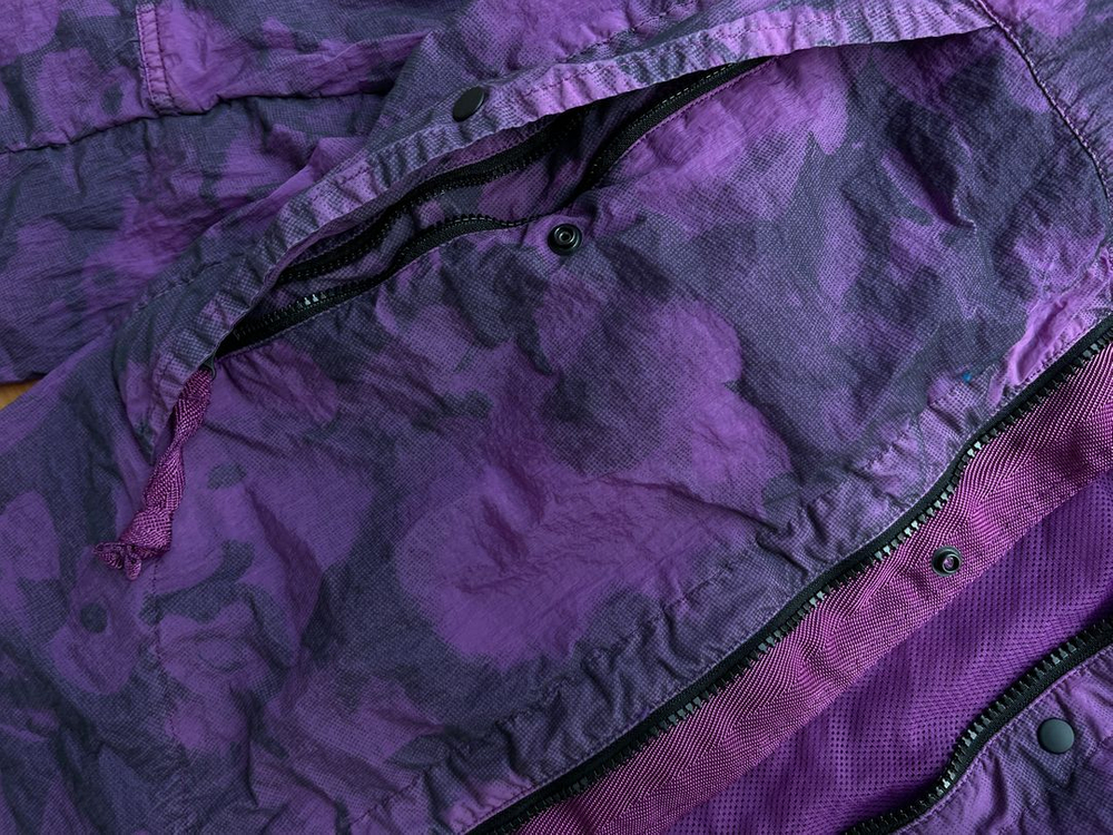 라르디니 수트 볼리올리 네맨 스톤아일랜드 몽클레어 톰브라운 프라다 이미지