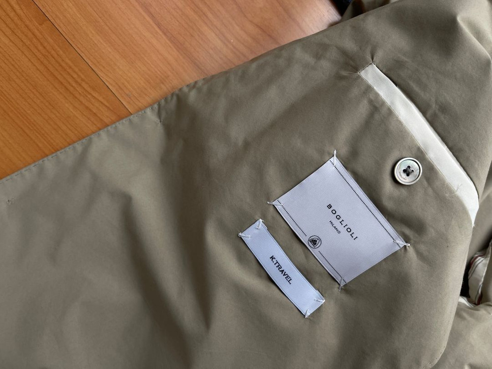 라르디니 수트 볼리올리 네맨 스톤아일랜드 몽클레어 톰브라운 프라다 이미지