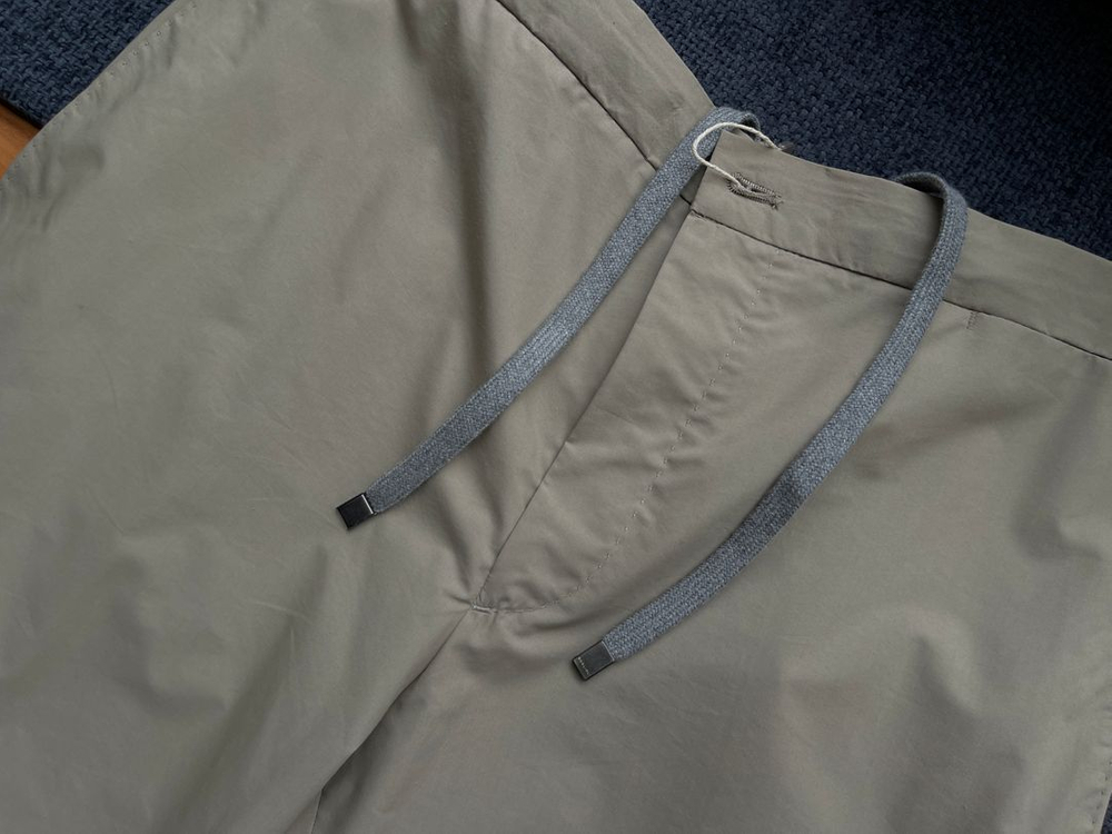 라르디니 수트 볼리올리 네맨 스톤아일랜드 몽클레어 톰브라운 프라다 이미지