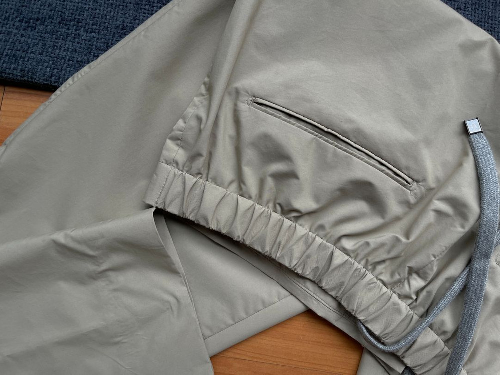 라르디니 수트 볼리올리 네맨 스톤아일랜드 몽클레어 톰브라운 프라다 이미지