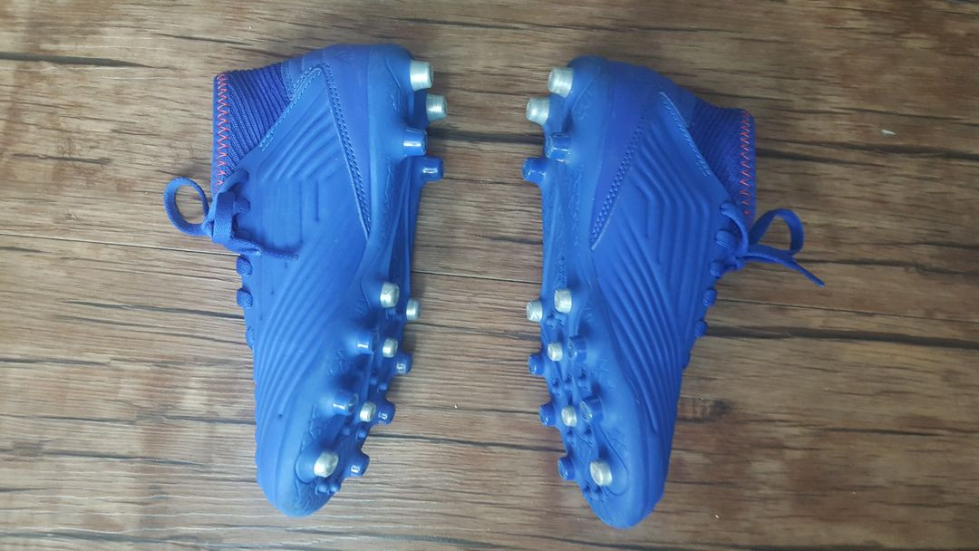 200 축구화 풋살화 아디다스 나이키 이미지