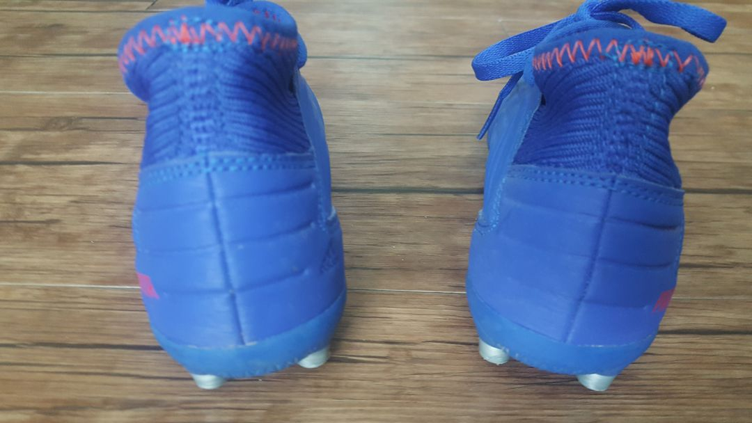 200 축구화 풋살화 아디다스 나이키 이미지