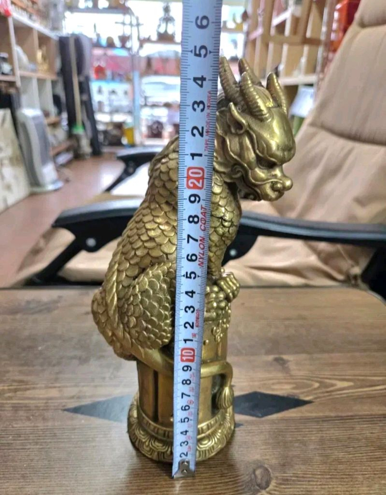 황동 해치 조각상 이미지