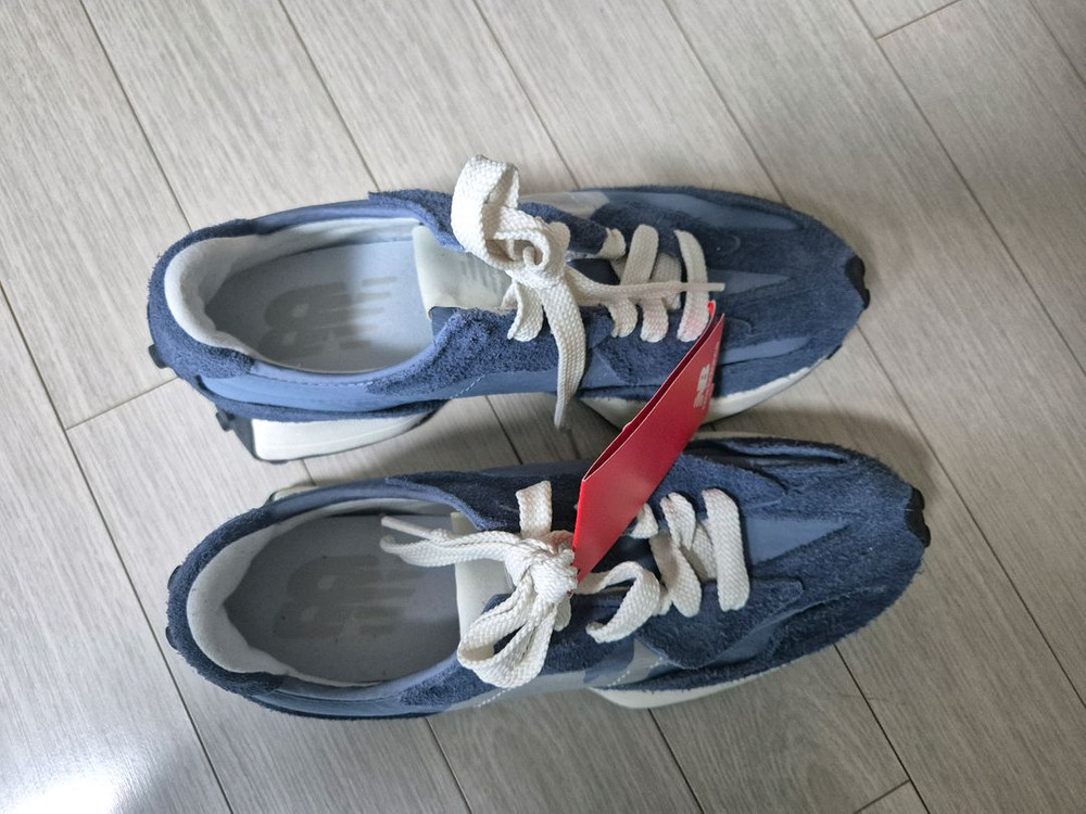 쿨거래시 8만5천택포! 미착용 새제품 정품 뉴발란스 327 편한 운동화 사이즈 275 이미지