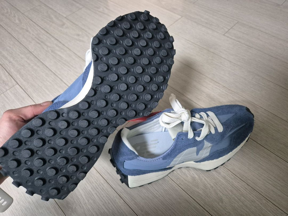 쿨거래시 8만5천택포! 미착용 새제품 정품 뉴발란스 327 편한 운동화 사이즈 275 이미지