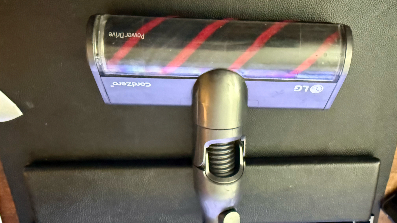 LG 코드제로 P9 무선청소기 세트 이미지