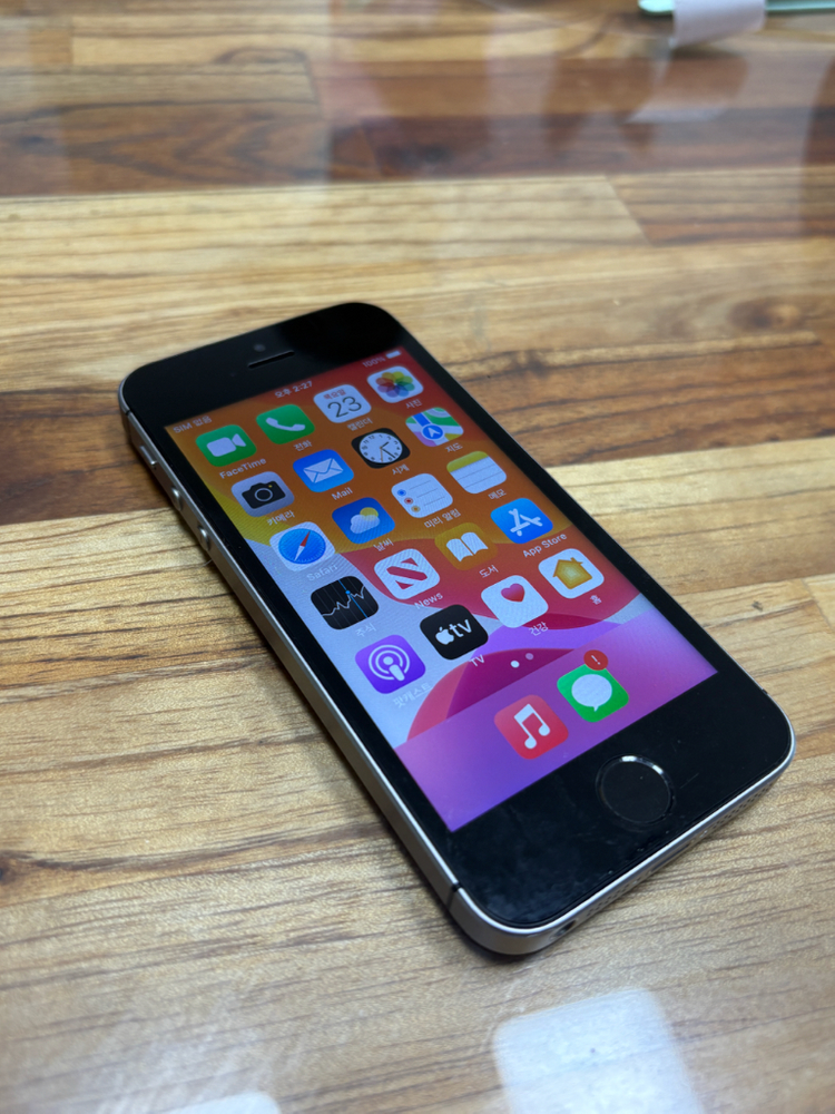 아이폰se 스페이스그레이 64gb 정품 s급 이미지