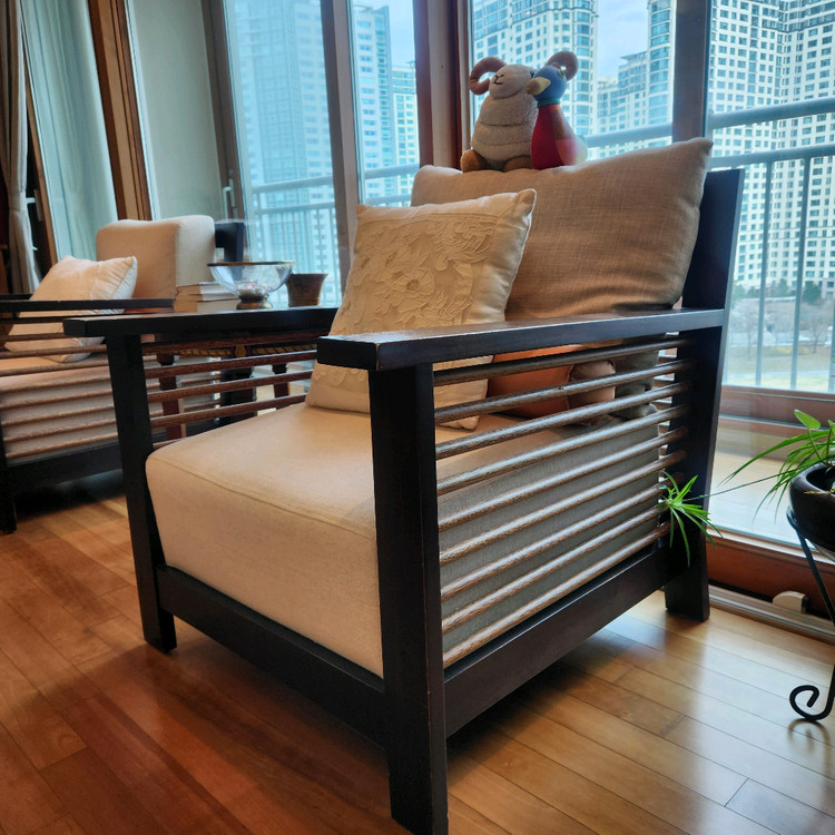 라운지체어와 테이블세트 이미지