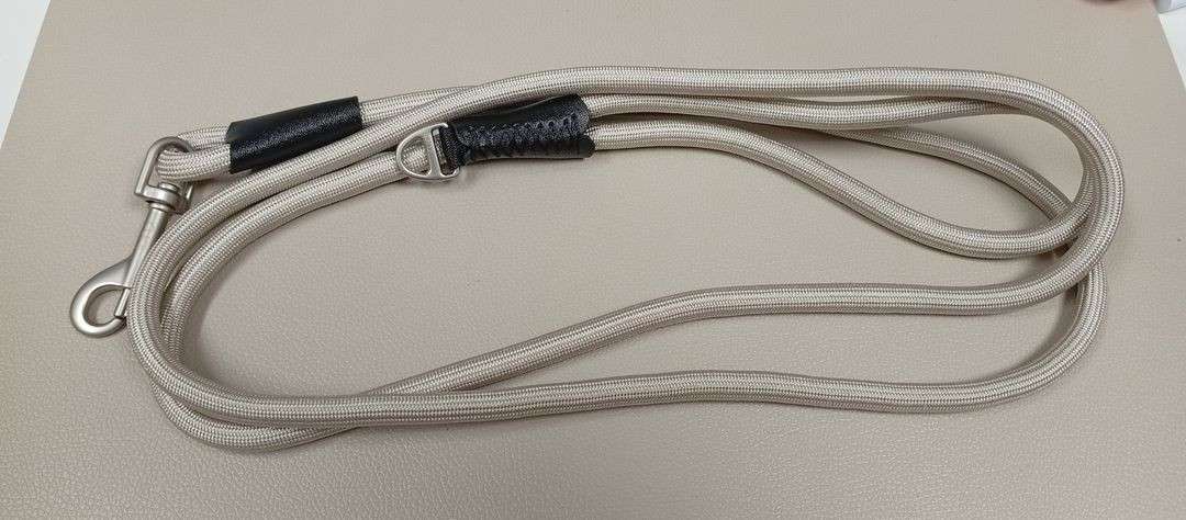 큘리 강아지 시그니쳐 하네스, 라이트탠,큘리 슈프림 컴포트 리드줄 라이트탠 판매 합니다 이미지