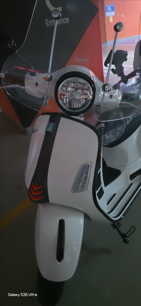 베스파300GTS 이미지